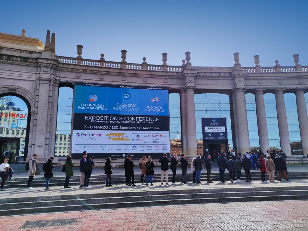 Attendees in line for E-Show Barcelona 2023